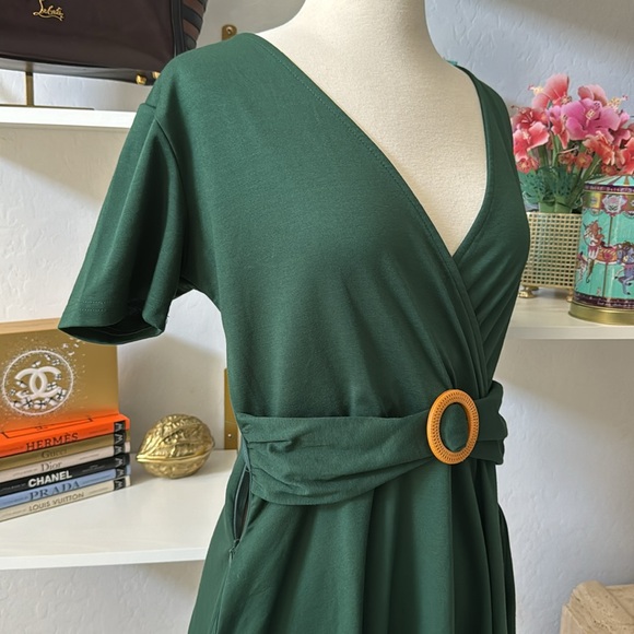 Beautiful hunter green ladies dress with easy side zipper - Picture 3 of 5